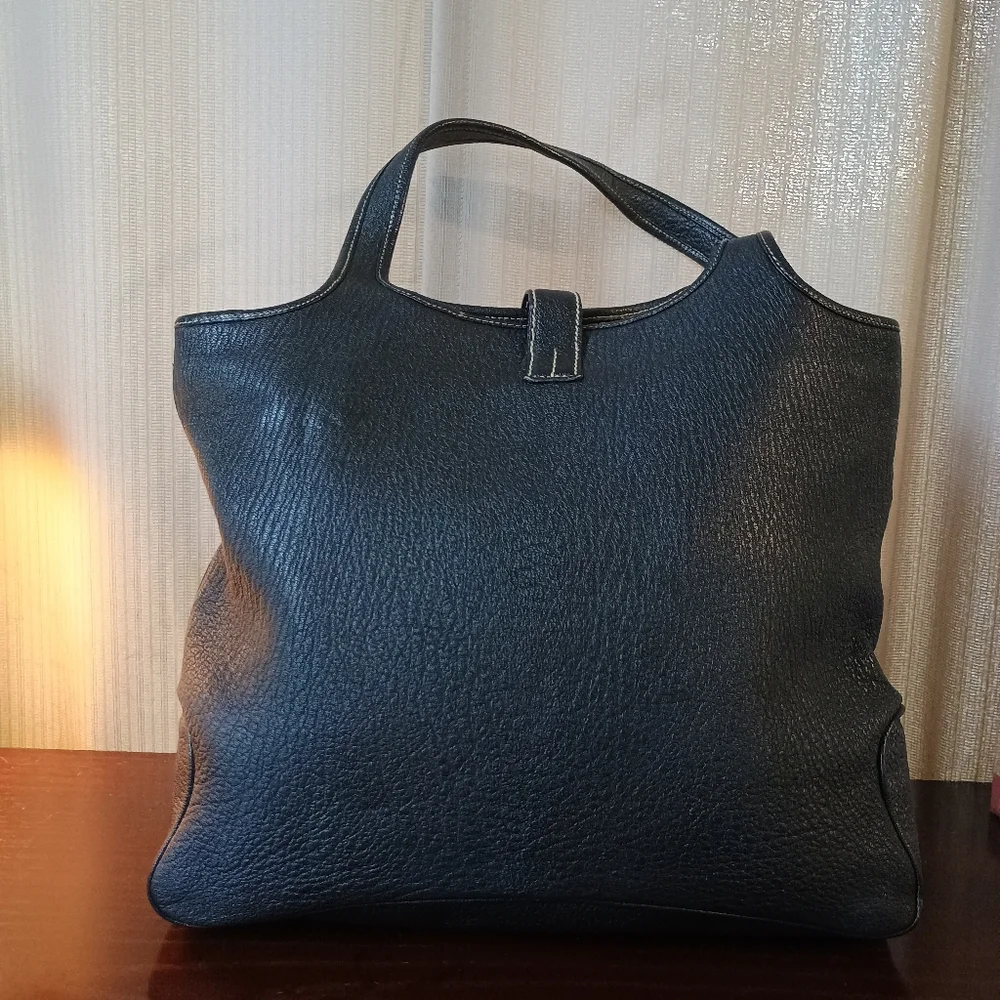Salvatore Ferragamo Leather shoulder bag. - Picture 2 of 14